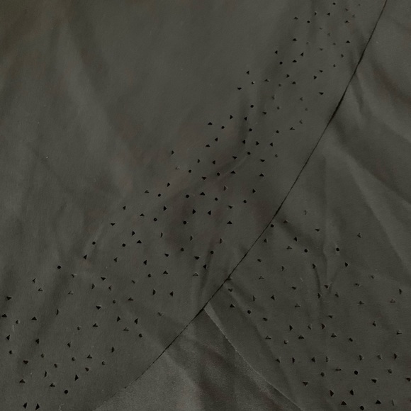 Stunning Lululemon Top - Picture 3 of 3